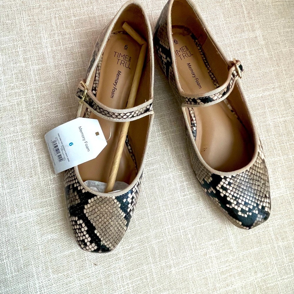 Time and Tru Black and Cream Flats with Decorative Buckle